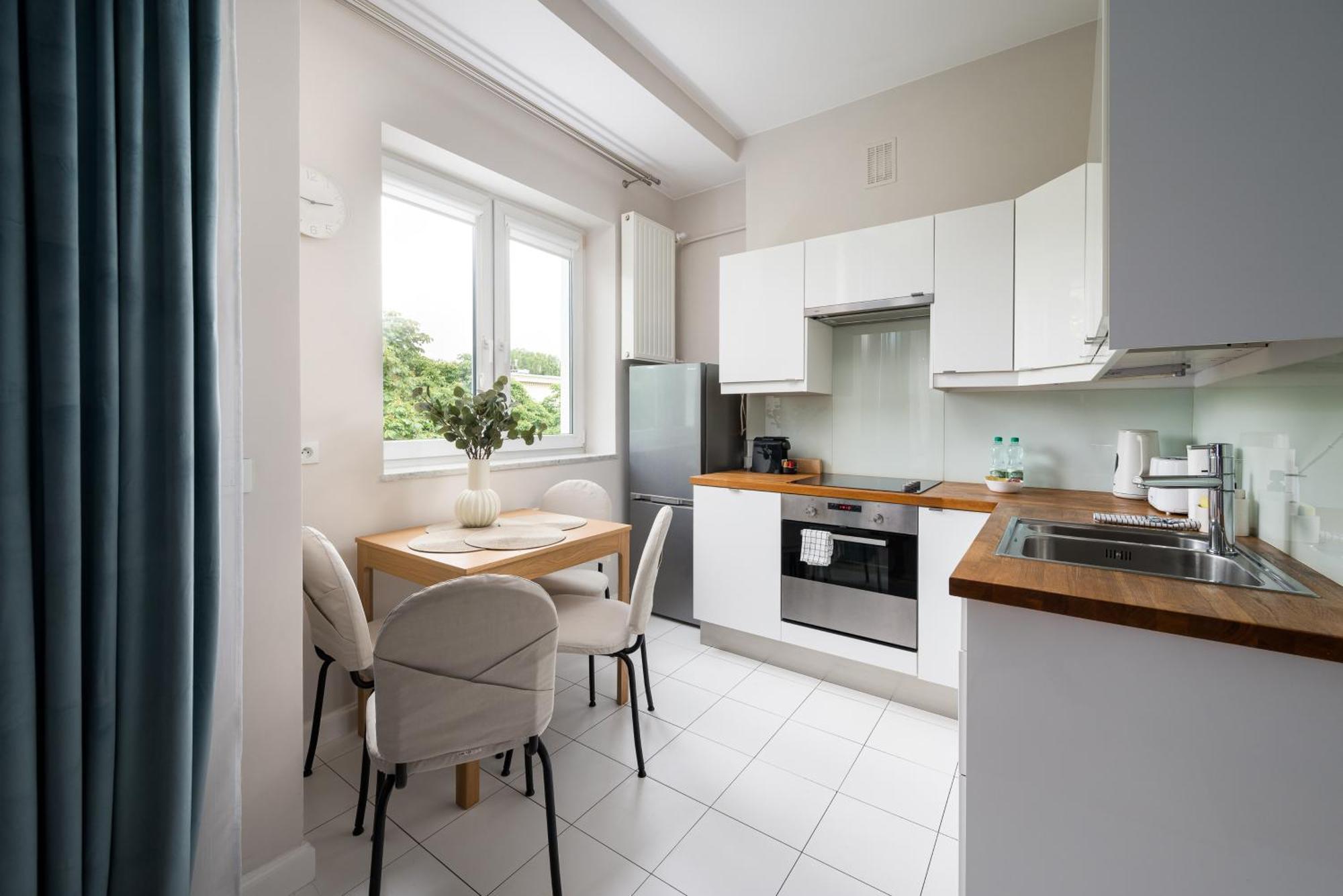 Wola Ratusz Homely Apartment Warsaw Exterior photo